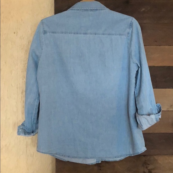 Per Se Light-wash Chambray Button-Up - M - Picture 3 of 3